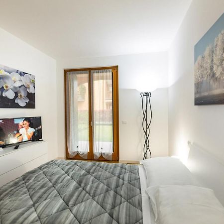 Lucy Apartment Сирмионе Екстериор снимка