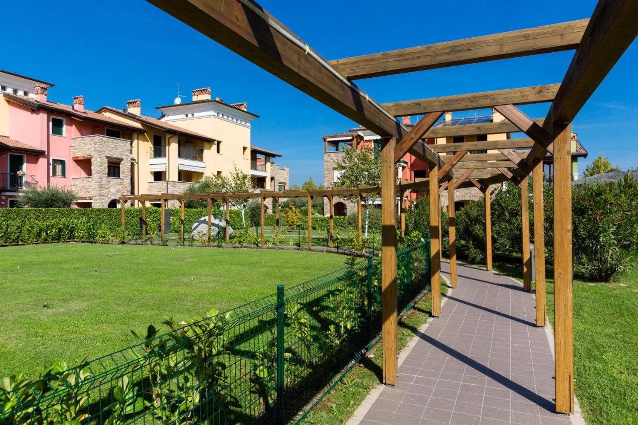 Lucy Apartment Сирмионе Екстериор снимка
