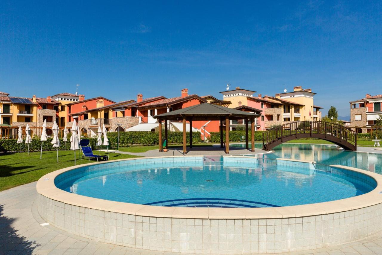 Lucy Apartment Сирмионе Екстериор снимка
