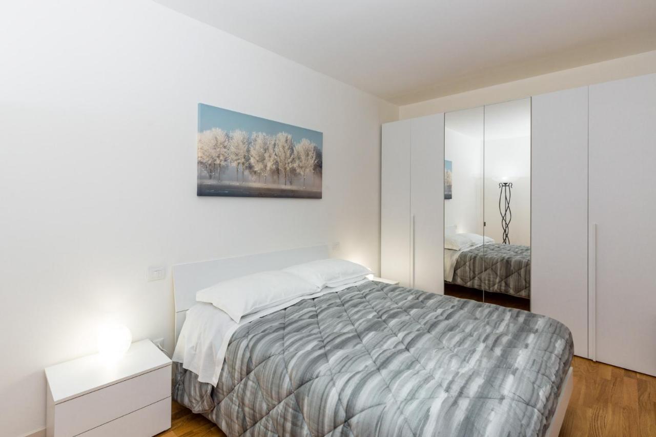 Lucy Apartment Сирмионе Екстериор снимка