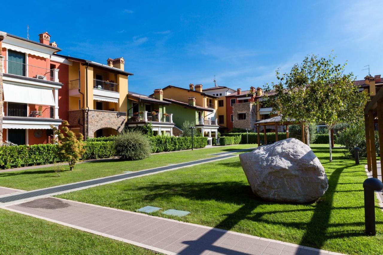 Lucy Apartment Сирмионе Екстериор снимка