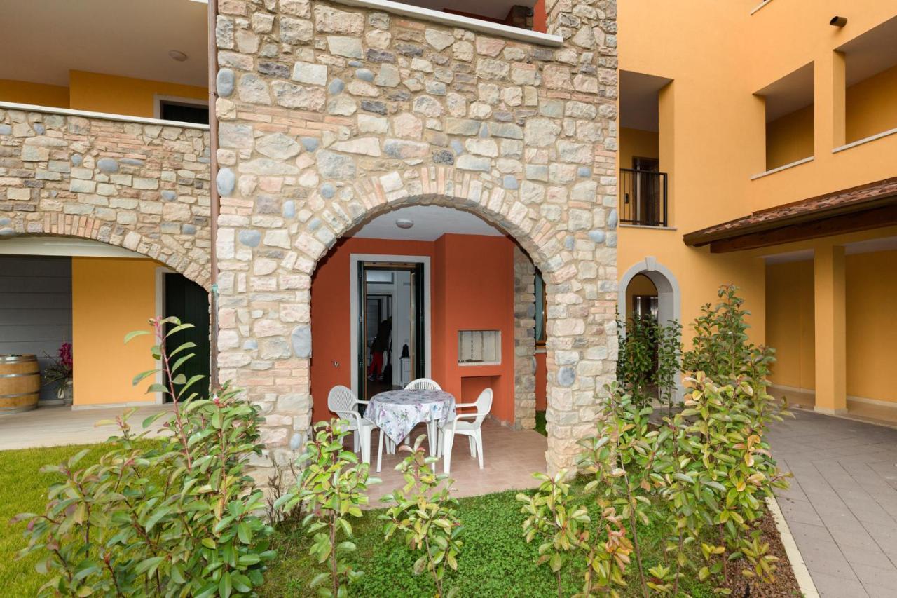 Lucy Apartment Сирмионе Екстериор снимка