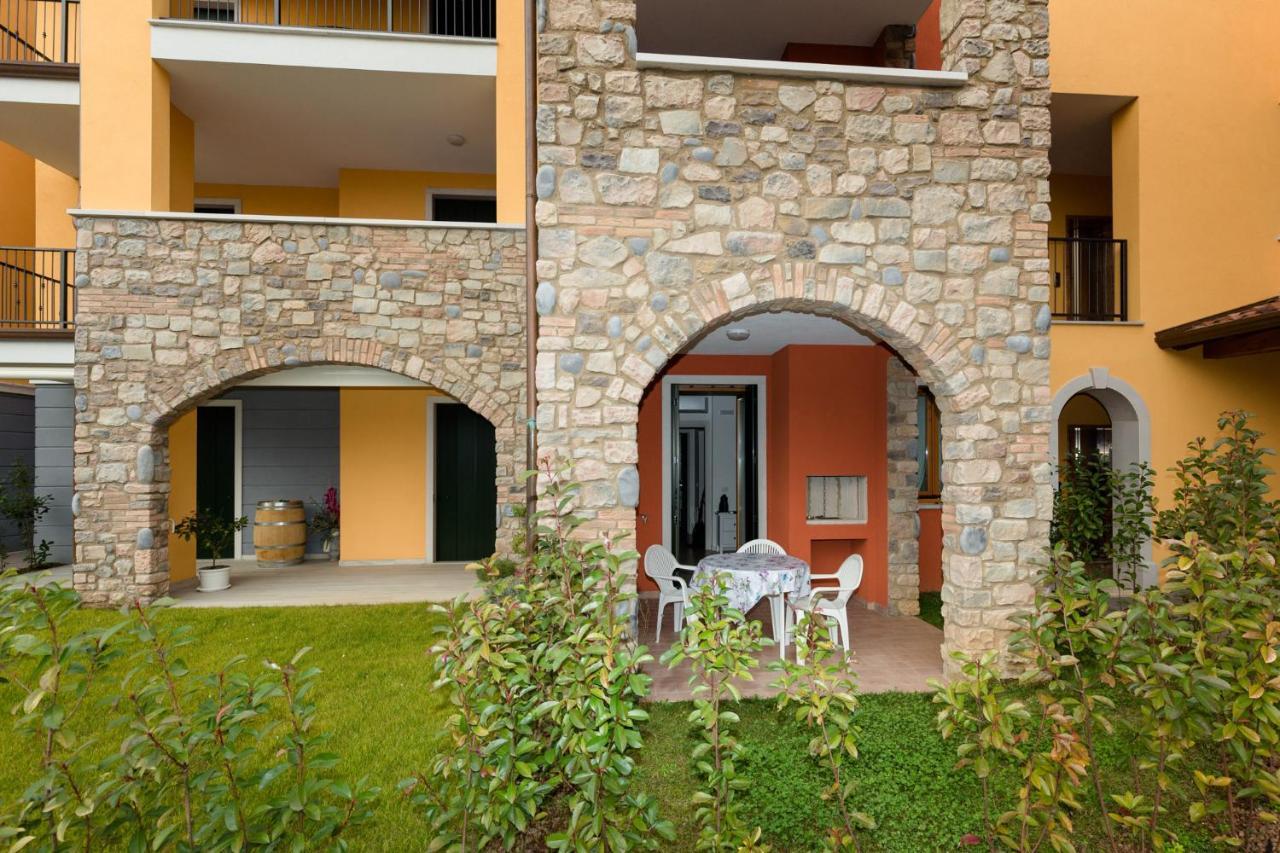 Lucy Apartment Сирмионе Екстериор снимка