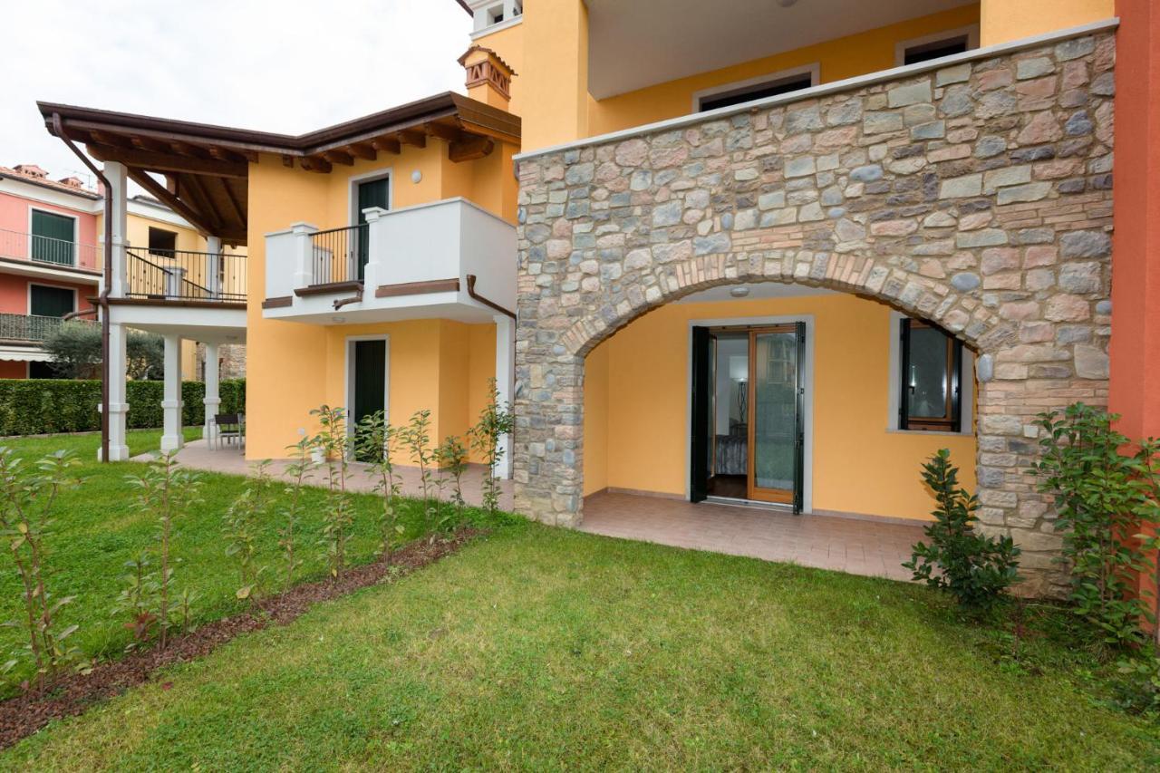 Lucy Apartment Сирмионе Екстериор снимка