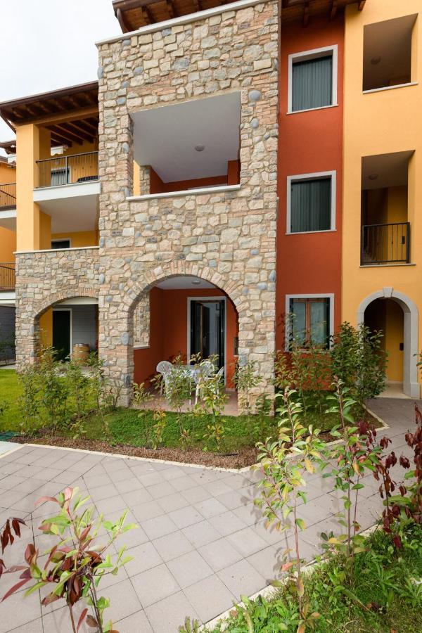 Lucy Apartment Сирмионе Екстериор снимка