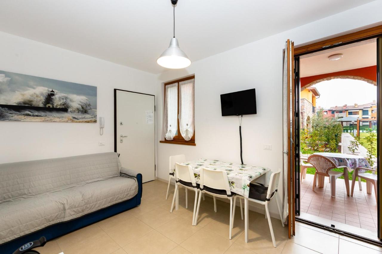 Lucy Apartment Сирмионе Екстериор снимка
