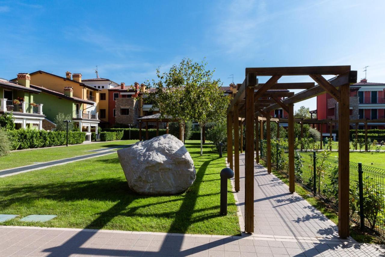 Lucy Apartment Сирмионе Екстериор снимка