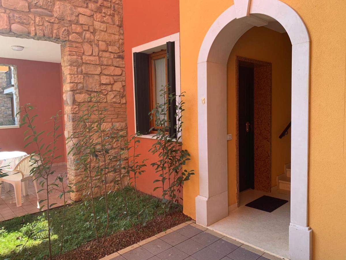 Lucy Apartment Сирмионе Екстериор снимка