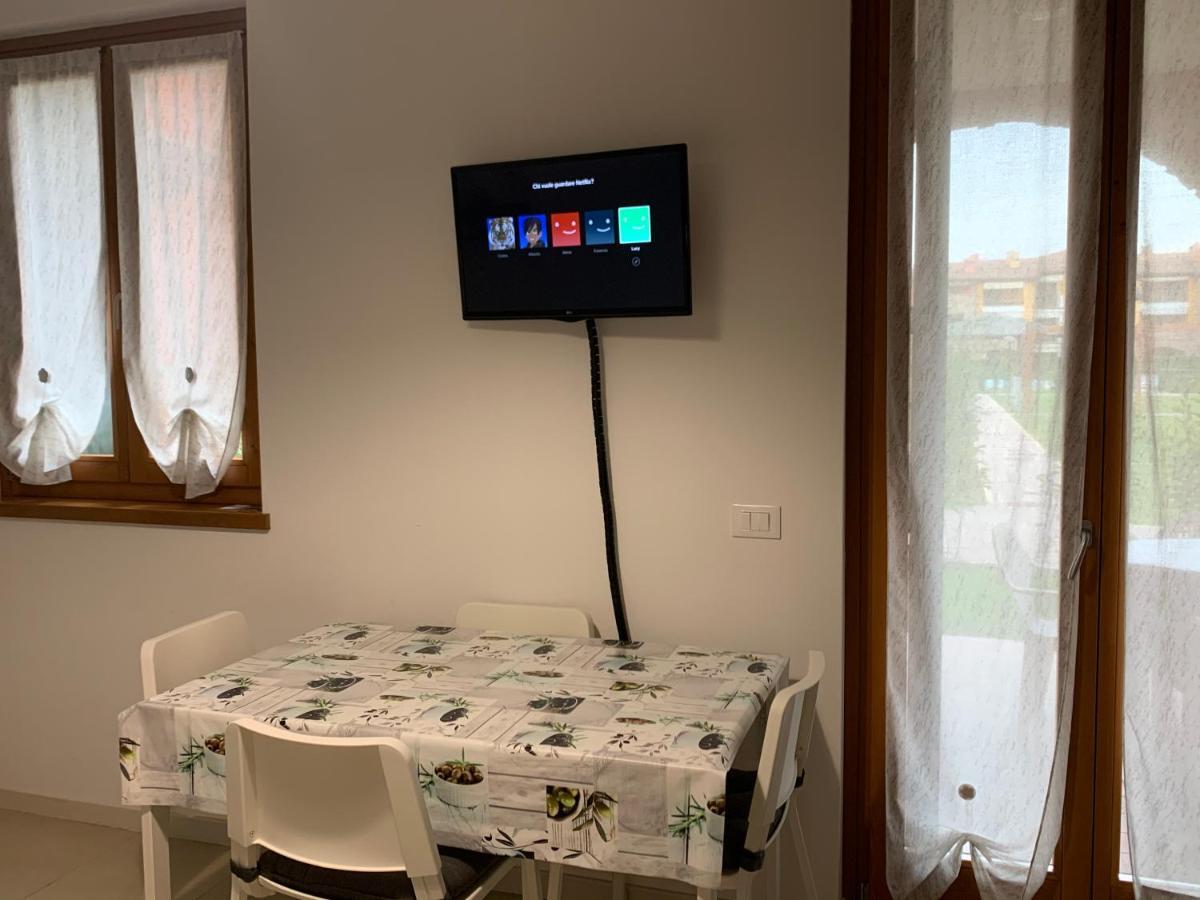 Lucy Apartment Сирмионе Екстериор снимка